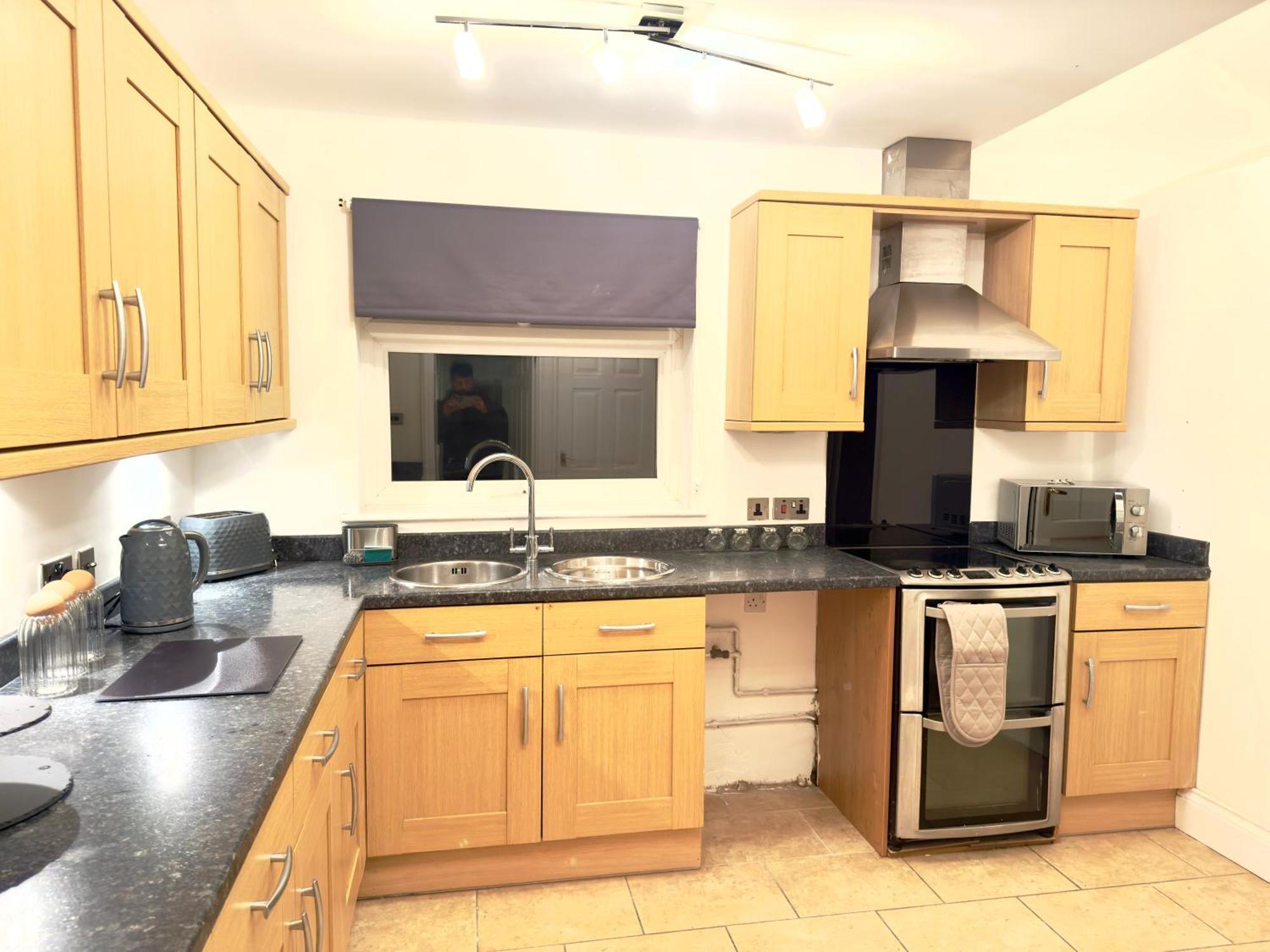 Rnm - Business Professionals Ready, Cost Effective For Large Stays! 3 Bedroom Lounge, Private Access & Entire Place, Kitchen & Washroom With Amenities, Smart Tv, Easy Access, Fast Wifi, Large Driveway, Great Transport Links, Near Worcester Hospital A Exteriör bild
