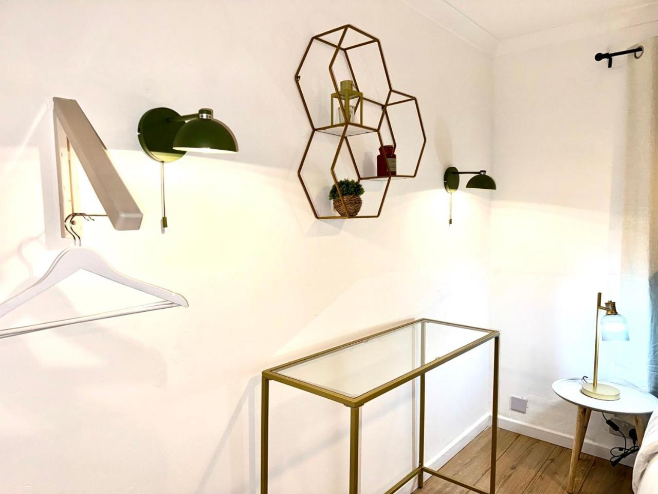 Rnm - Business Professionals Ready, Cost Effective For Large Stays! 3 Bedroom Lounge, Private Access & Entire Place, Kitchen & Washroom With Amenities, Smart Tv, Easy Access, Fast Wifi, Large Driveway, Great Transport Links, Near Worcester Hospital A Exteriör bild