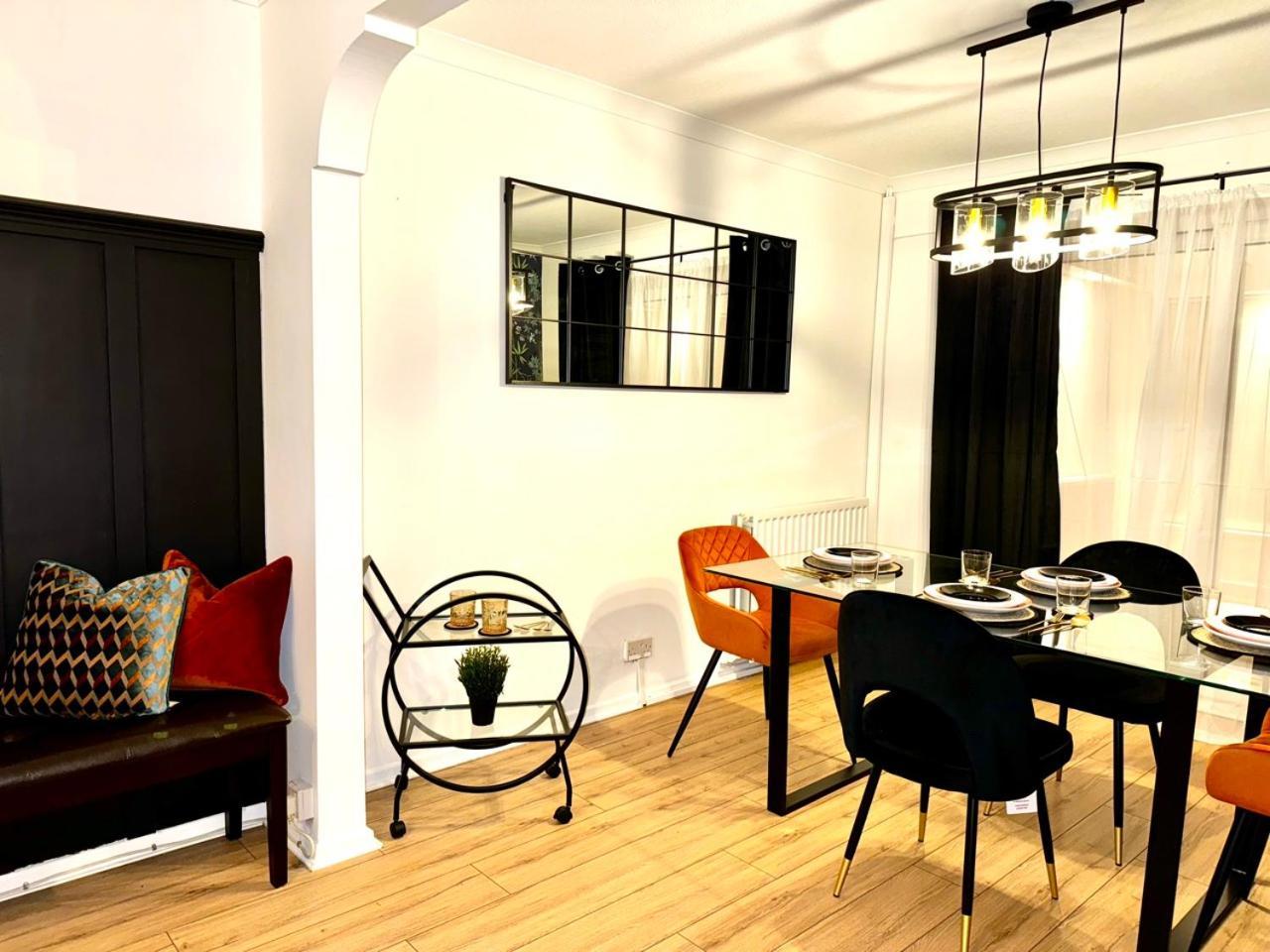 Rnm - Business Professionals Ready, Cost Effective For Large Stays! 3 Bedroom Lounge, Private Access & Entire Place, Kitchen & Washroom With Amenities, Smart Tv, Easy Access, Fast Wifi, Large Driveway, Great Transport Links, Near Worcester Hospital A Exteriör bild