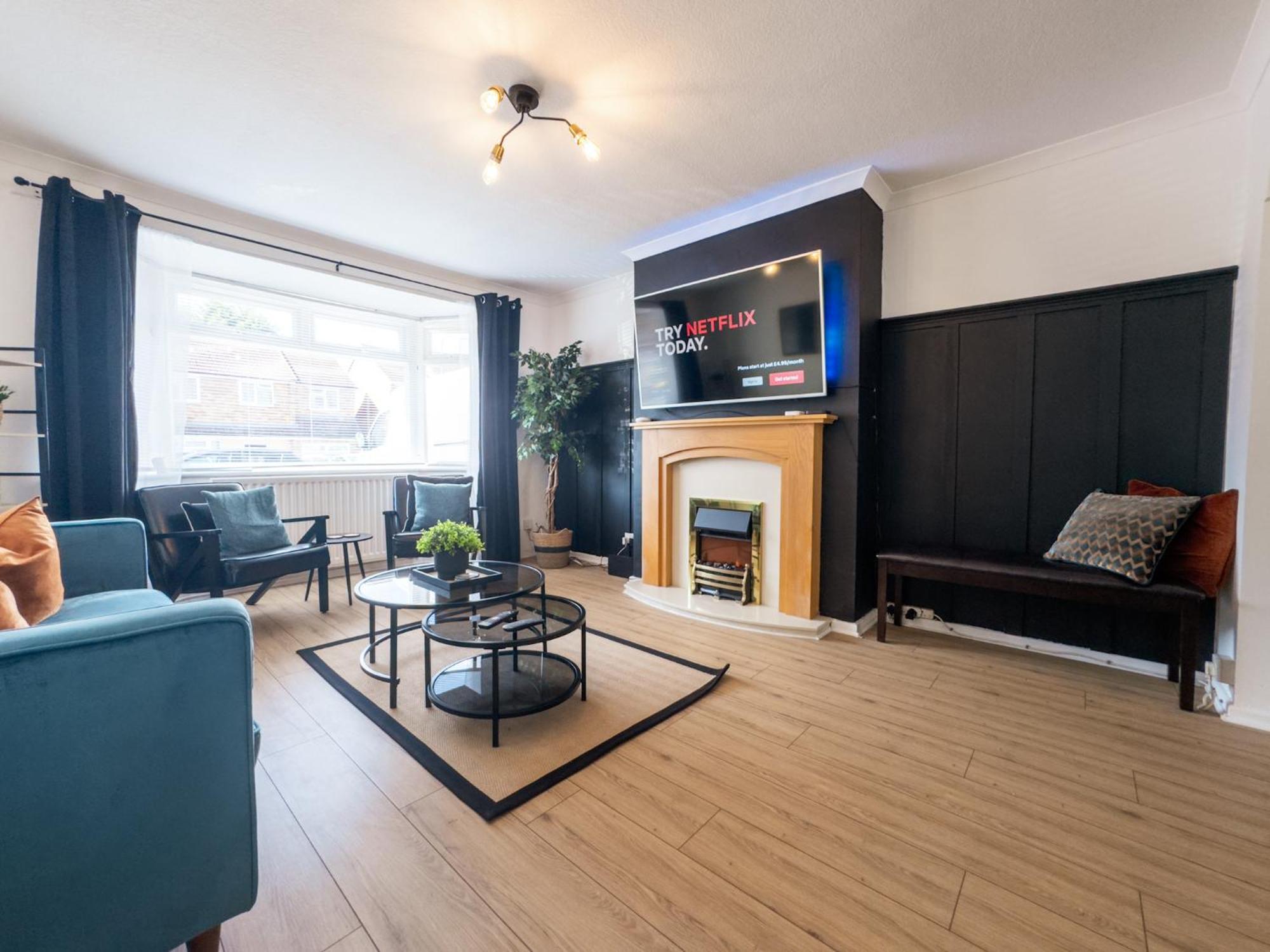 Rnm - Business Professionals Ready, Cost Effective For Large Stays! 3 Bedroom Lounge, Private Access & Entire Place, Kitchen & Washroom With Amenities, Smart Tv, Easy Access, Fast Wifi, Large Driveway, Great Transport Links, Near Worcester Hospital A Exteriör bild