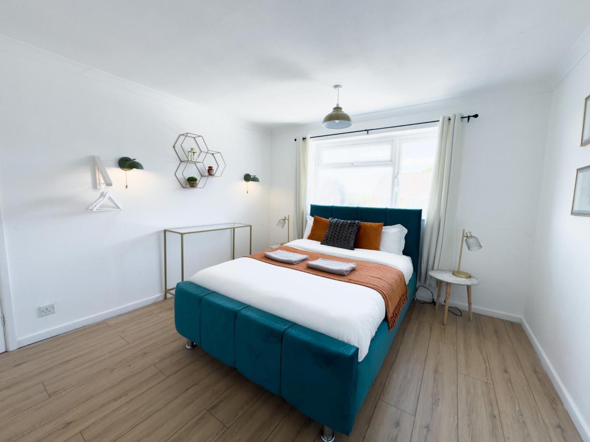 Rnm - Business Professionals Ready, Cost Effective For Large Stays! 3 Bedroom Lounge, Private Access & Entire Place, Kitchen & Washroom With Amenities, Smart Tv, Easy Access, Fast Wifi, Large Driveway, Great Transport Links, Near Worcester Hospital A Exteriör bild